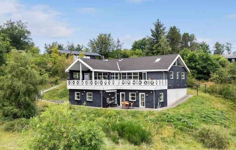 Ferienhaus für 8 Personen, mit Sauna und Garten sowie Terrasse und Whirlpool in Fur