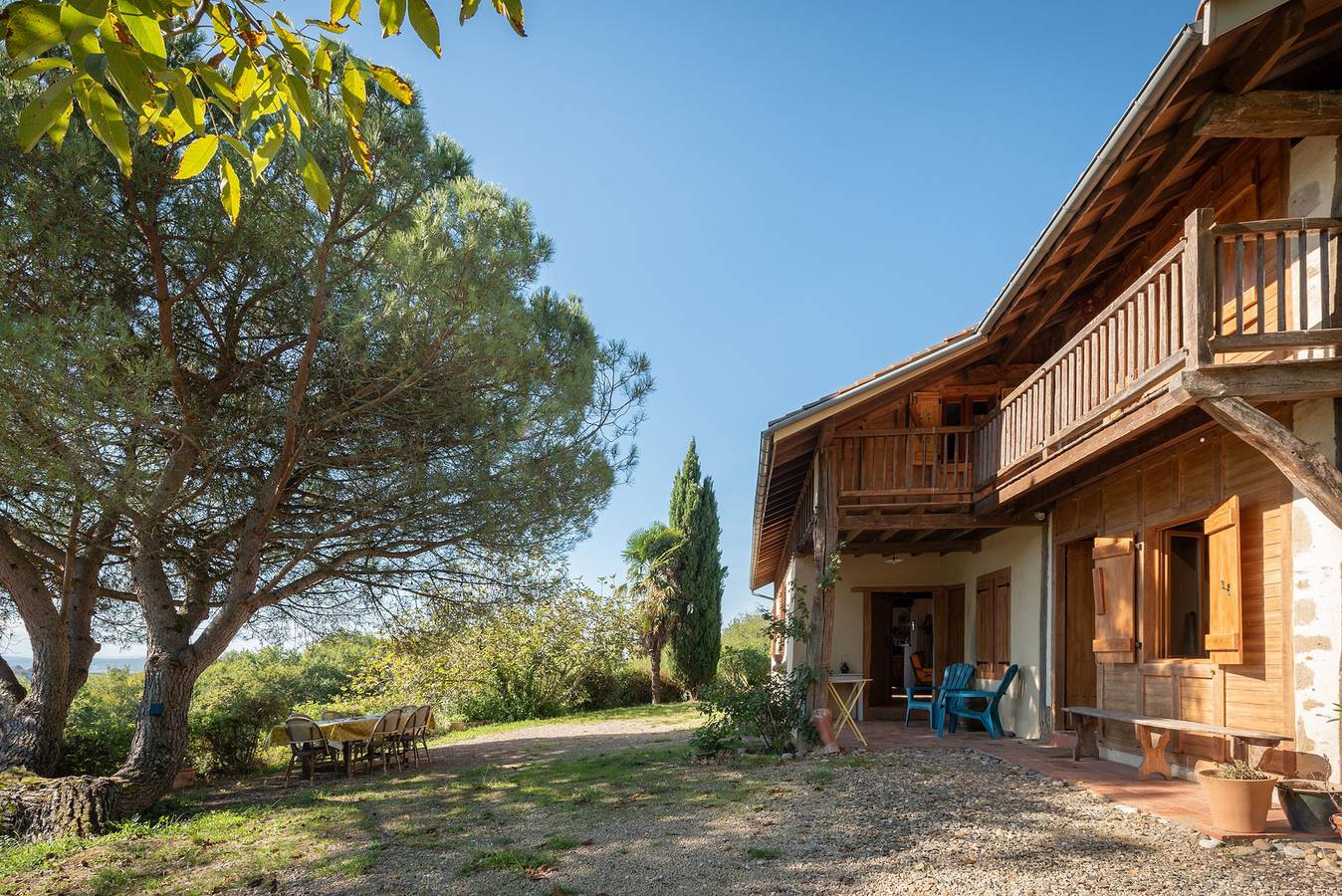 La Toumet – Familienhaus mit Pool und Pyrenäenblick in Malabat, Gers