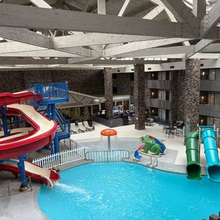 Hotel dla 4 osób, z taras i jacuzzi oraz basen w Dakota Północna