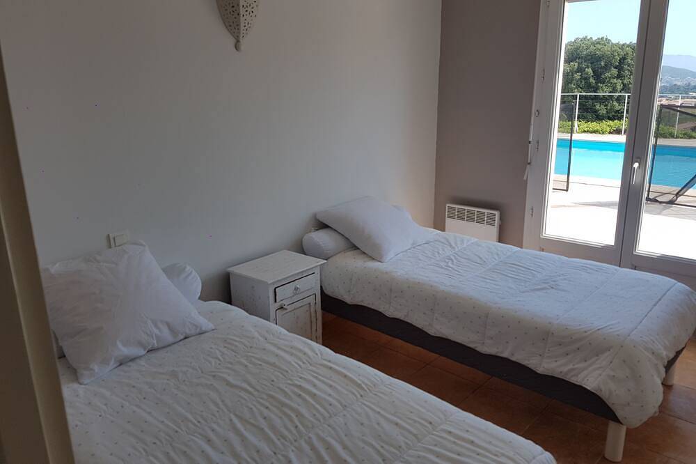 Magnifique villa avec piscine et jardin arboré in Afa, Région d'Ajaccio