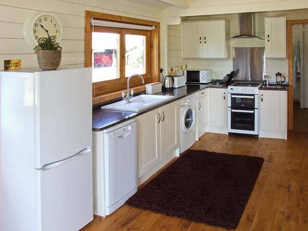 Cabaña de madera para 2 personas con terraza in Cropthorne, Worcestershire