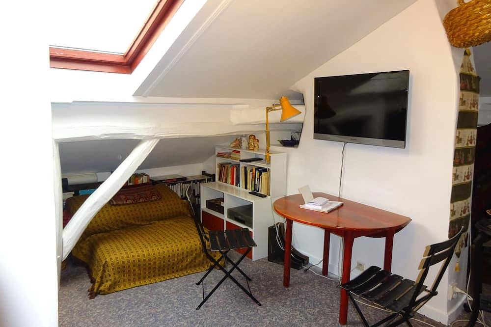 Appartement entier, Beau studio 2 personnes dans quartier résidentiel à 15 min du centre de Paris. in Saint-Mandé, Val-de-Marne