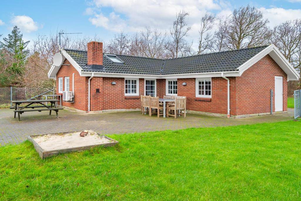 Ferienhaus mit eingezäuntem Grundstück in Henne Strand – ideal für den Urlaub mit Hund  in Henne, Filsø See