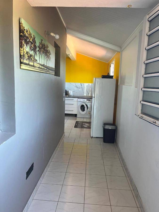 Gîte pour 3 personnes, avec piscine et terrasse à Saint-Esprit (homonymie) - 3