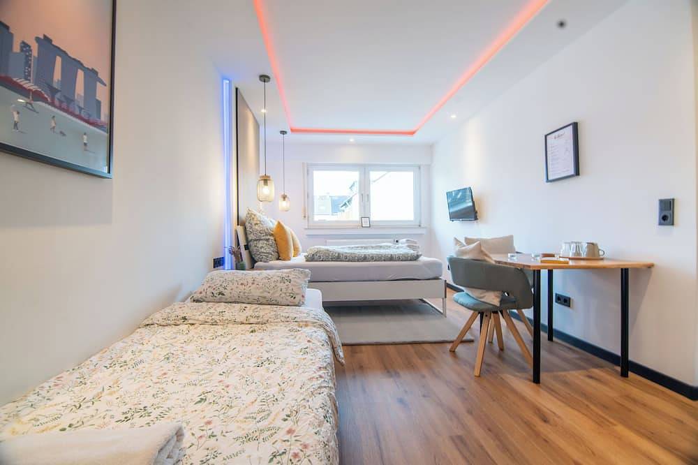 Appartamento intero, Comfort Hub | 3 homestay guest rooms near airport, fair, trade fair, Esa & city in Porz (Köln), Colonia