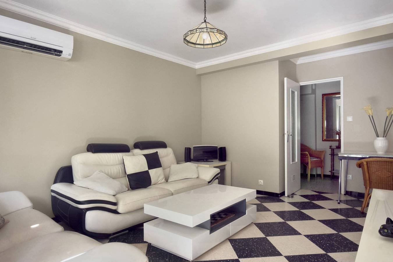 Apartamento entero, Apartamento “Cerca de la Playa” con terraza, jardín privado y Wi-Fi in La Ciotat, Marsella region