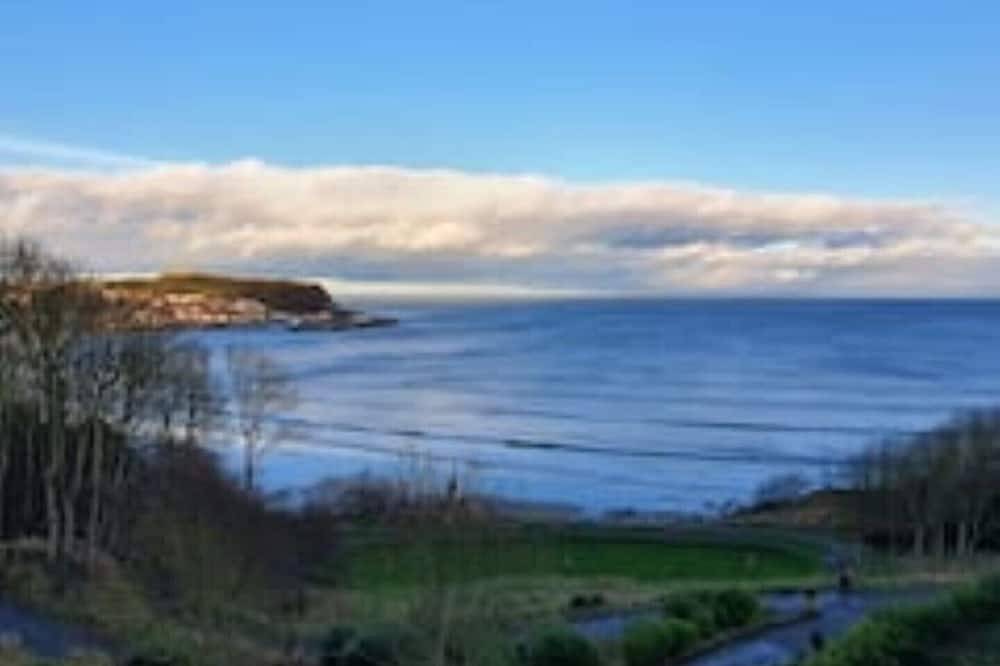 Comfortable South Cliff Seaside Cottage in Scarborough in Scarborough, North York Moors