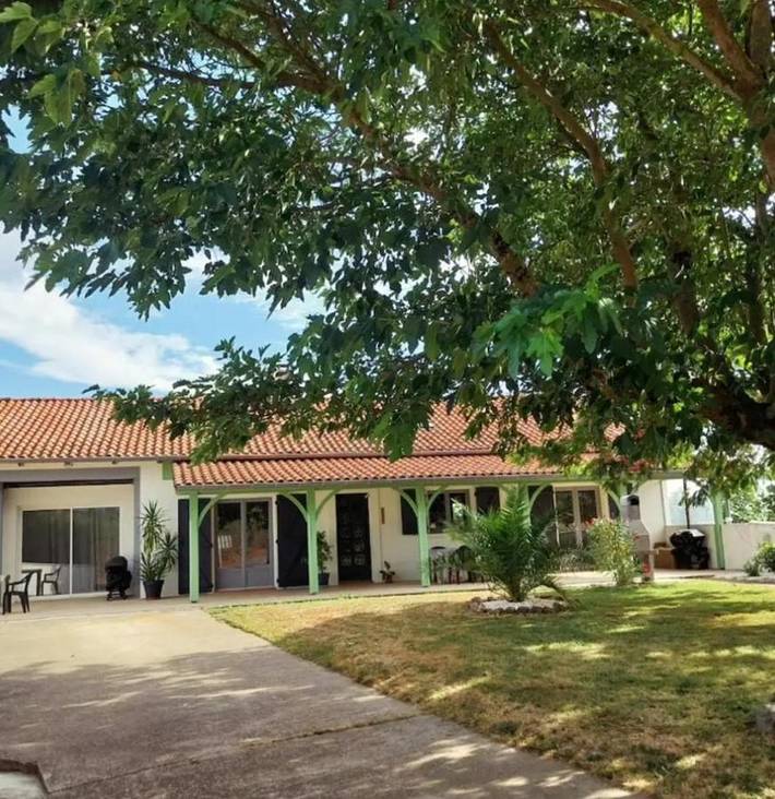 Location de vacances pour 2 personnes, avec Jacuzzi et Terrasse ainsi que Jardin et Sauna dans Moularès