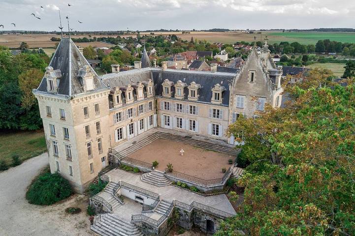 Location de vacances pour 14 personnes, avec jardin dans Blet