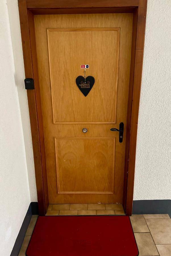 Ganze Wohnung, Three-Bedroom Apartment in Plancemont, Val-de-Travers