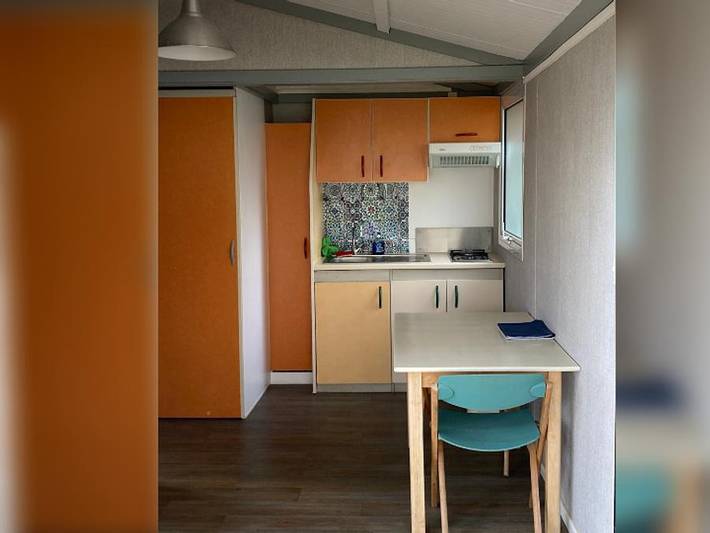 Mobil home pour 2 personnes, avec bassin pour enfant, animaux acceptés à Aups - 4