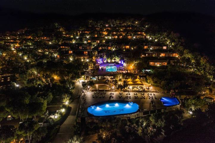 Glamping per 4 persone, con Balcone e Terrazza nonché Giardino e Piscina per bambini in Maremma