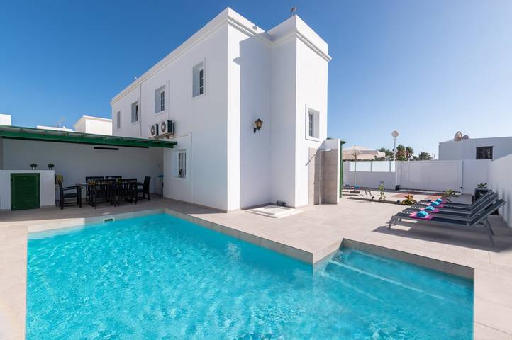 Villa for 5 people, with Garden in Puerto del Carmen Old Town