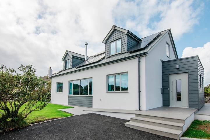 Holiday home for 8 people, with garden in St Agnes