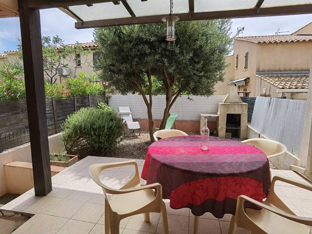 Ganze Wohnung, Gemütliches Apartment mit 3 Zimmern, Terrasse, Parkplatz und Grill in Marseillan für 6 Personen in Marseillan, Côte d'Améthyste