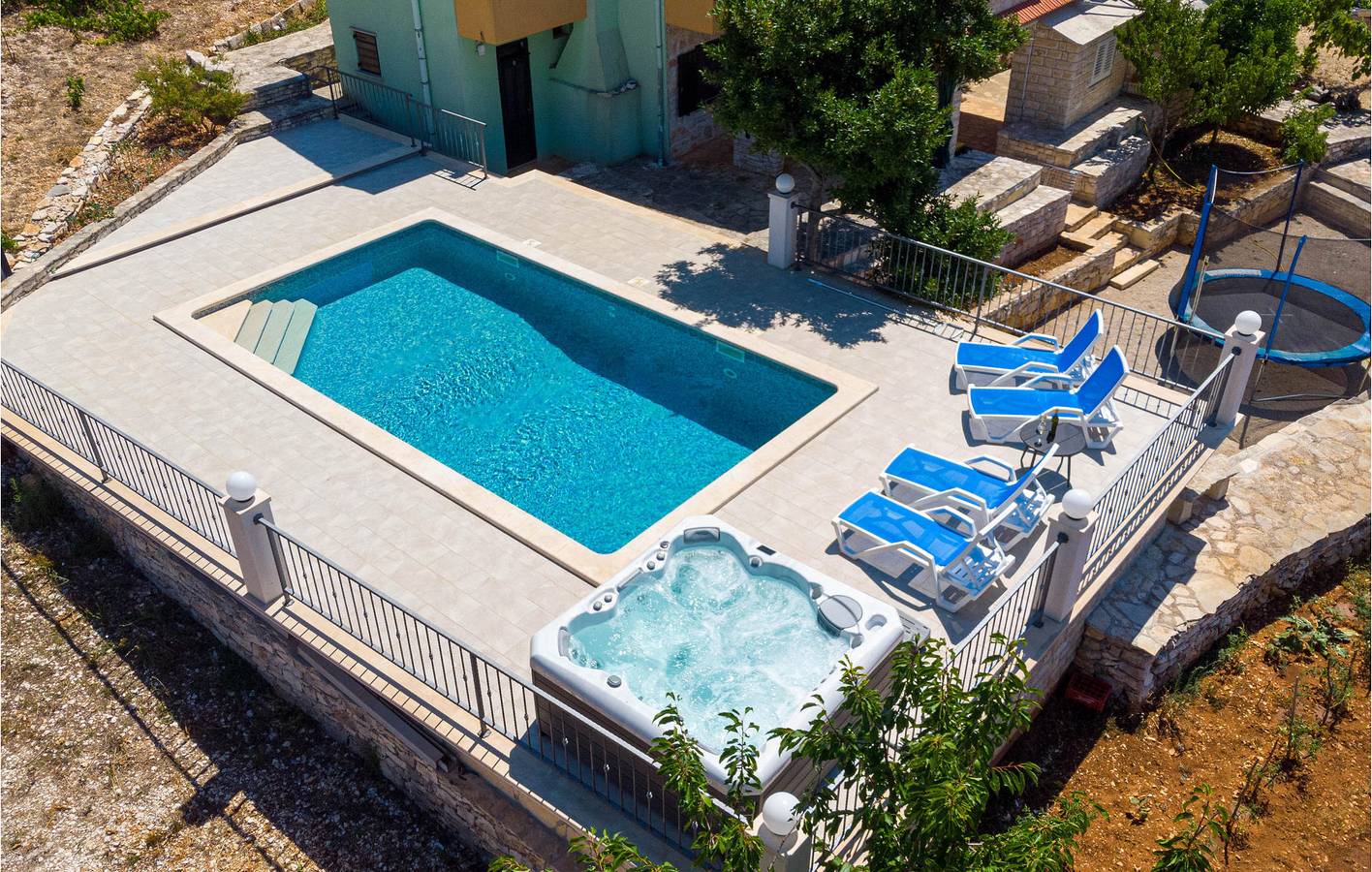Gemütlich, 1 km vom Strand entfernt: 91 m² große Wohnung mit Pool und Terrasse in Čara, Korcula