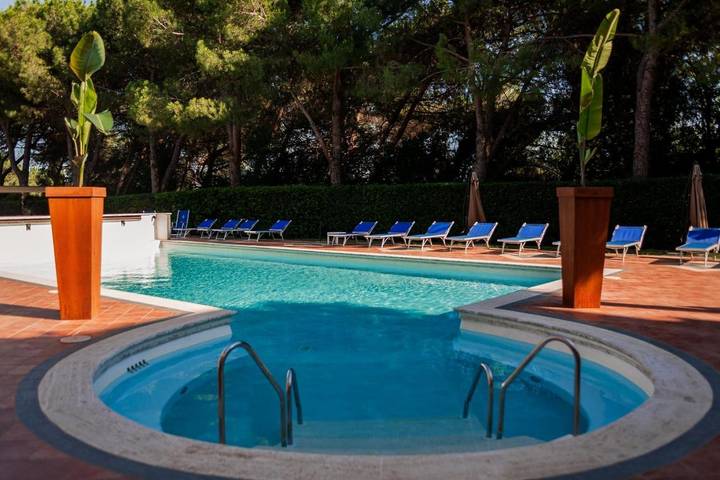Hôtel pour 3 personnes, avec piscine ainsi que vue et jardin