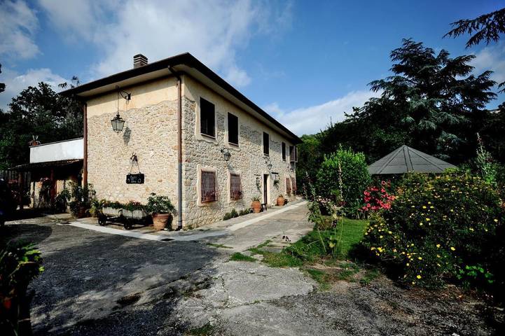 Location de vacances pour 2 personnes, avec terrasse ainsi que jardin et vue à Sezze - 3