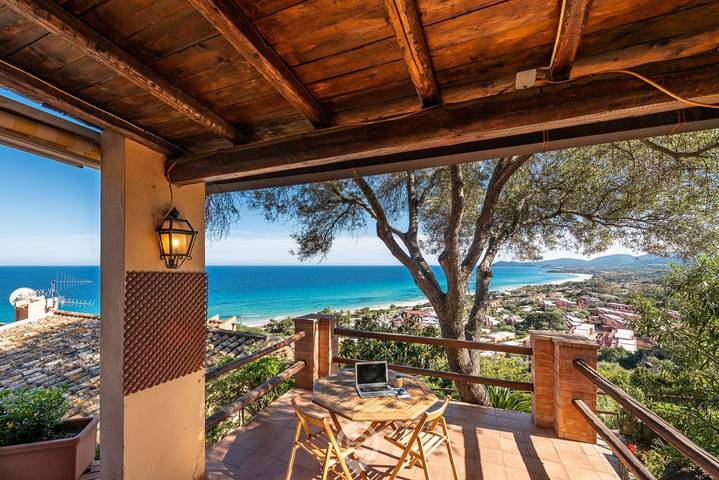 Holiday home for 4 people, with balcony/terrace and ocean view as well as balcony in Sardinia