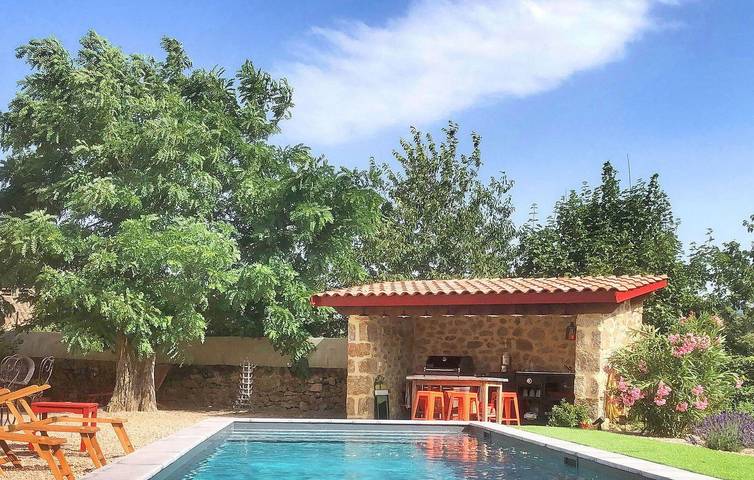 Location de vacances pour 14 personnes, avec terrasse et piscine à Empurany - 2