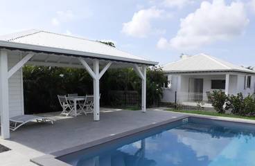 Gîte pour 4 personnes, avec jardin et piscine à Le Moule