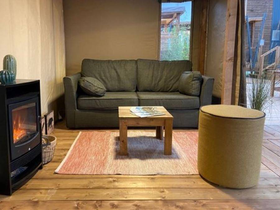 Camping Le Cottage Fleuri - Tente en toile et en bois 4 personnes - Lodge sans sanitaires in La Tranche-sur-Mer, Vendée