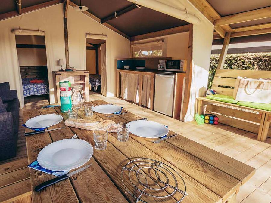 Flower Camping de la Pointe du Talud - Tente 4 personnes - Free Flower Standard 30m² 2 chambres - sans sanitaire in Plage de Port Fontaine-Lomener, Ploemeur