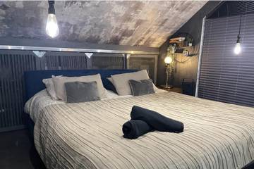 Holiday Rental for 8 People in Caterham Valley, Surrey, Photo 4