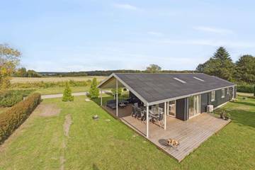 Ferieudlejning til 10 Personer i Bogø, Svenske Østersøen, Billede 1