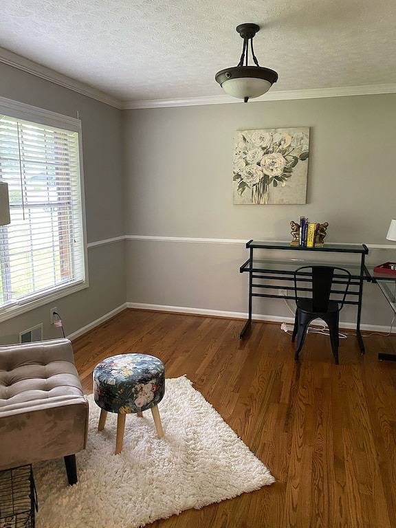 Kozy Kennesaw home near Ksu and Lakepoint Sports in Cobb County