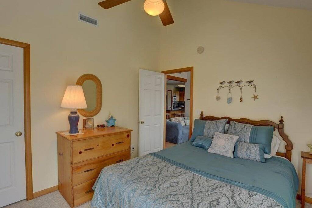 1714 Destiny * 5 Min Walk to Beach * Dog Friendly * Hot Tub * Foosball in Corolla, Currituck County