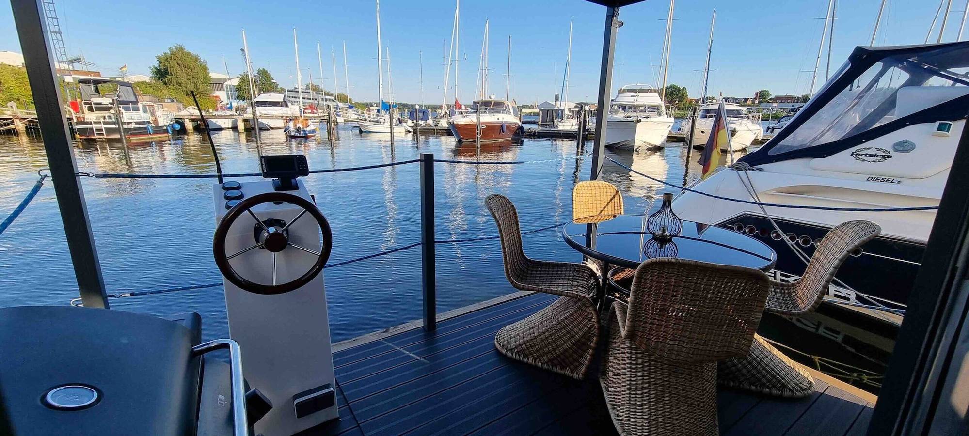 Båd for 4 personer med søudsigt in Lübeck (By), Lübeck
