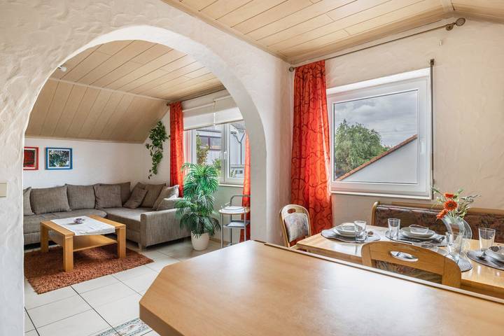 Entire apartment, Apartment “Haus Fabio” with Private Terrace and Wi-Fi in Engstingen, Neckar-Alb