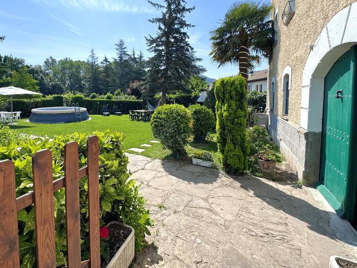 Casa de vacaciones para 8 personas, con jardín además de piscina y vistas, Se admiten mascotas en Cuenca de Pamplona - 2