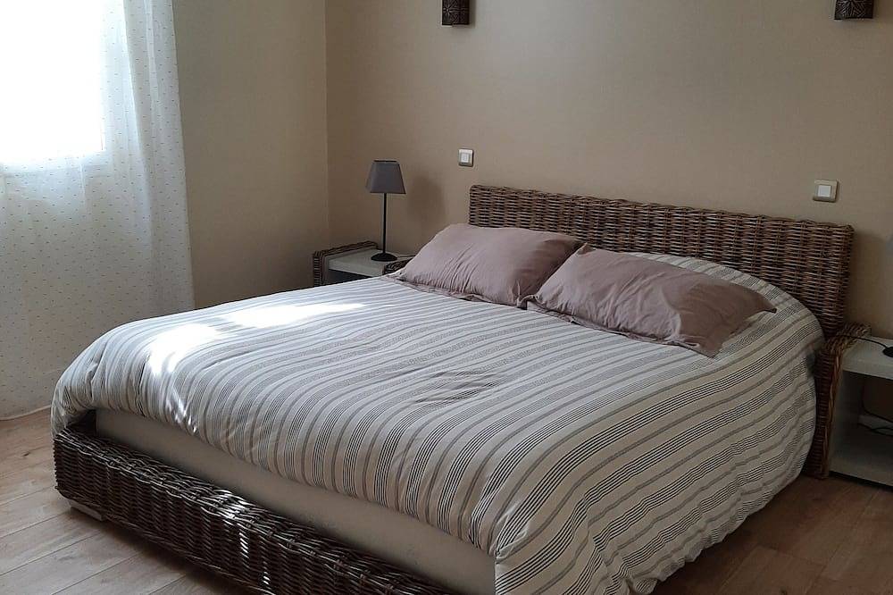 Family home with swimming pool close to beaches, lakes and cycle paths. in Tosse, Côte d’Argent
