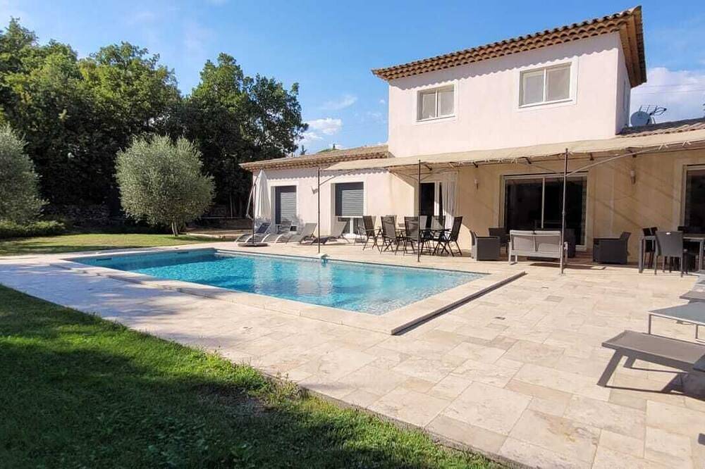 Provencal villa with swimming pool and 1400m2 grounds in Saint-Cézaire-sur-Siagne, Cannes region