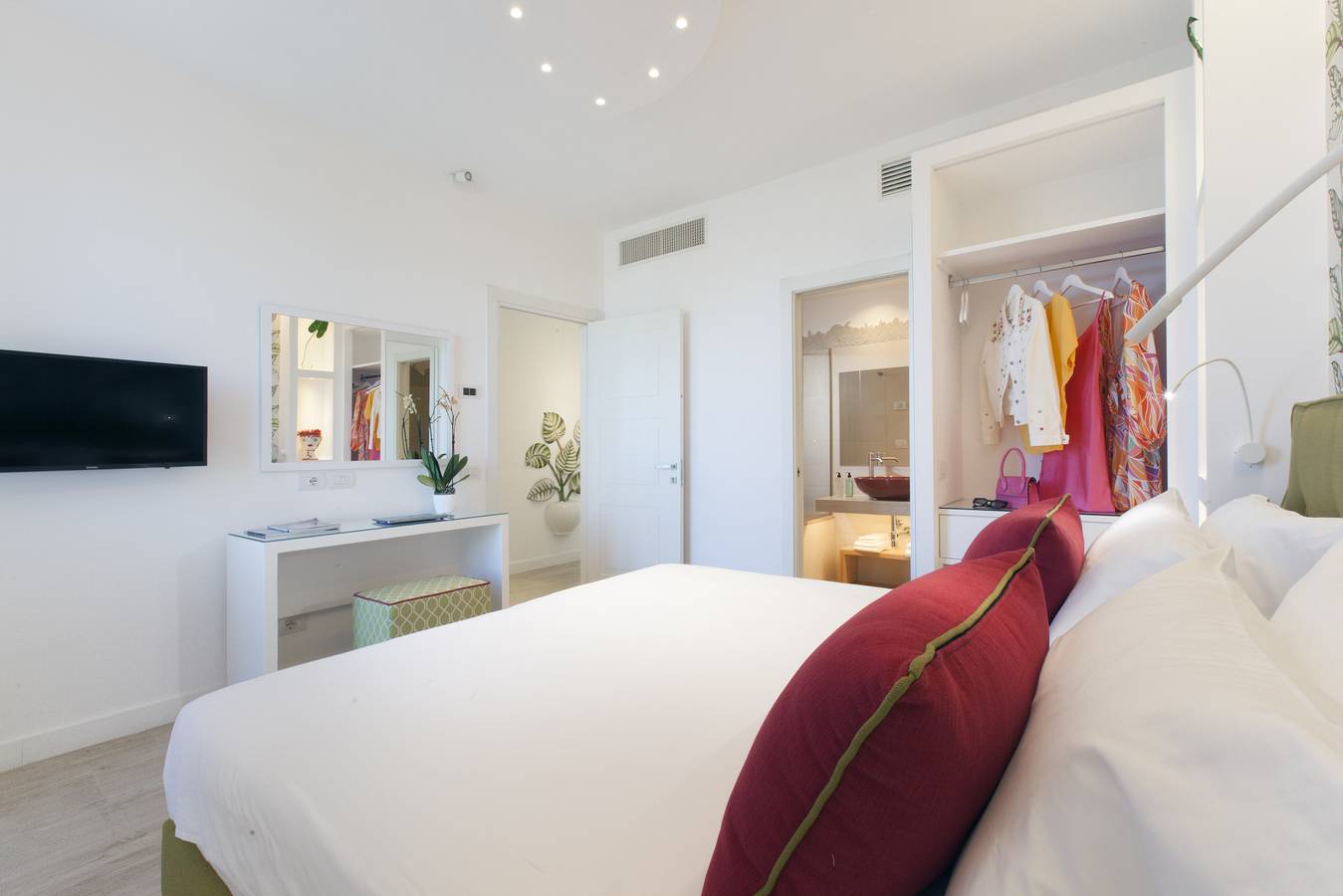 Amore Rentals - Resort Ravenna con Piscine, Vasche Idromassaggio, Terrazze, Ideale per Eventi in Sant'Agata sui Due Golfi, Massa Lubrense