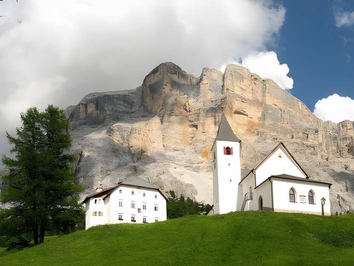 Appartamento intero, Appartamento 'Wirthof 1' con vista montagna, terrazza in comune e Wi-Fi in La Valle, Dolomiti Superski