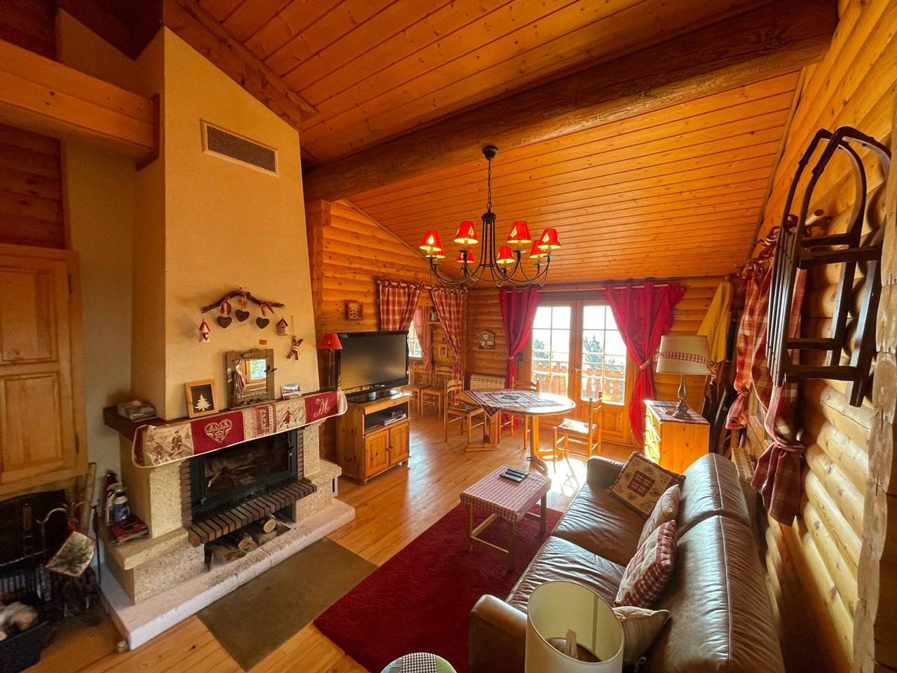 Cozy chalet with fireplace and garage in Les Angles in Les Angles, Parc naturel régional des Pyrénées catalanes