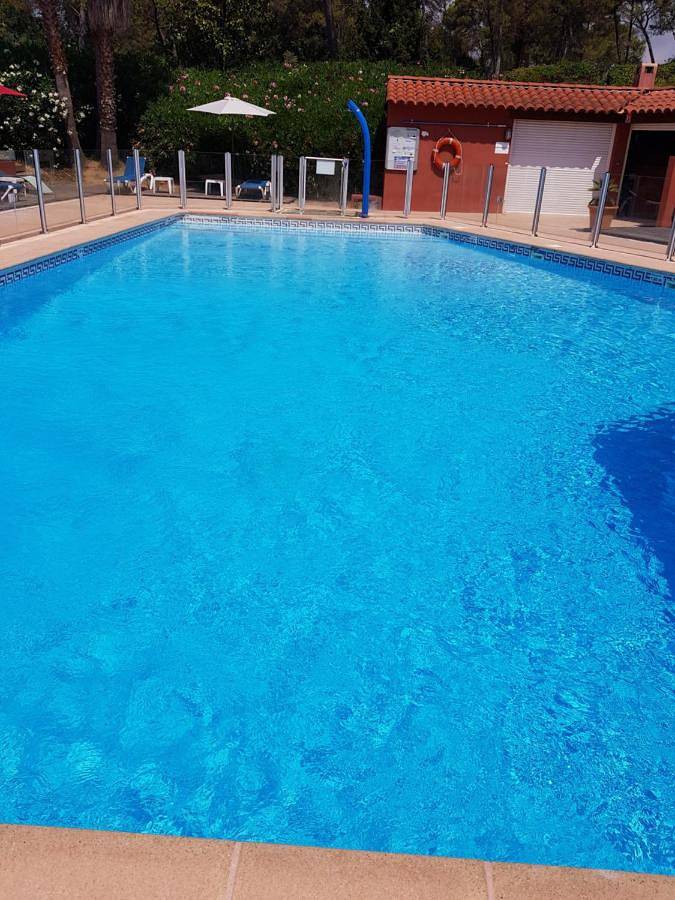 Appartement entier, Studio Albatros Terrasse en Rdj Parking privé Piscine proche Golf, Tennis Grasse in Mouans-Sartoux, Côte méditerranéenne (France)