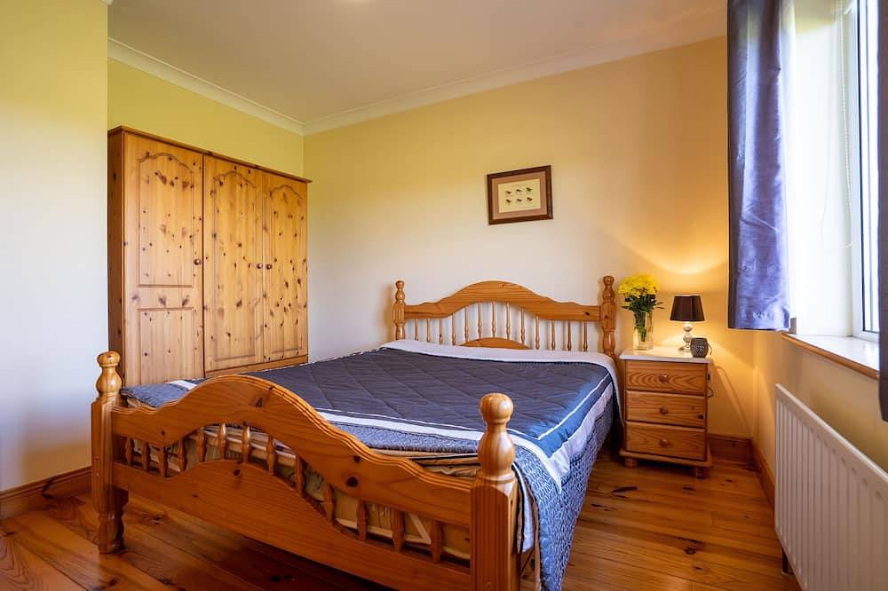 Brownstown Lodge - Fishing Lodge & Country House m. Seeblick u. Alleinlage, Wifi in Castlebar, County Mayo