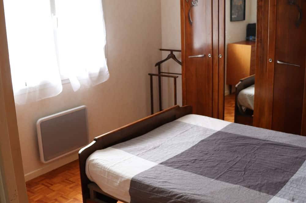 Detached house, large covered terrace, fenced garden, Wifi Access in La Ballade de Pern, Quercy