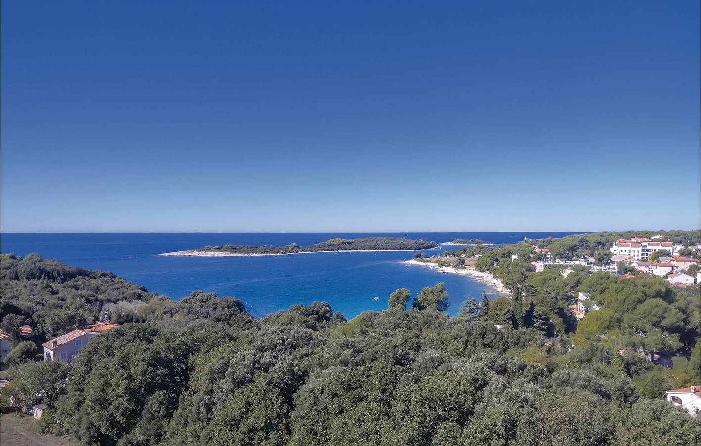 Ganze Ferienwohnung, Gemütliche Wohnung mit Terrasse, WLAN und 1 km zum Strand in Banjole, Südküste Istrien