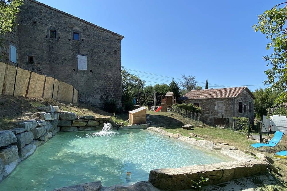 Maison cévenole du Xvlll siècle avec piscine chauffée en bordure de rivière in Les Assions, Parc national des Cévennes