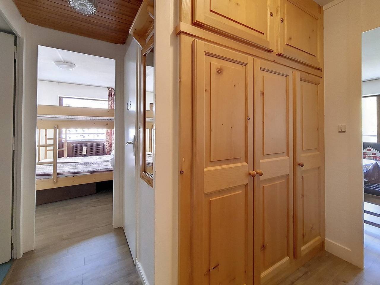 Entire apartment, Spacious Ski-In/Ski-Out Apartment · Balcony · Sleeps 6 in Les Menuires, Saint-Martin-de-Belleville