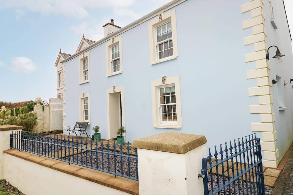 The Old Boathouse, pet friendly, with open fire in St Davids in Trefin, Pembrokeshire