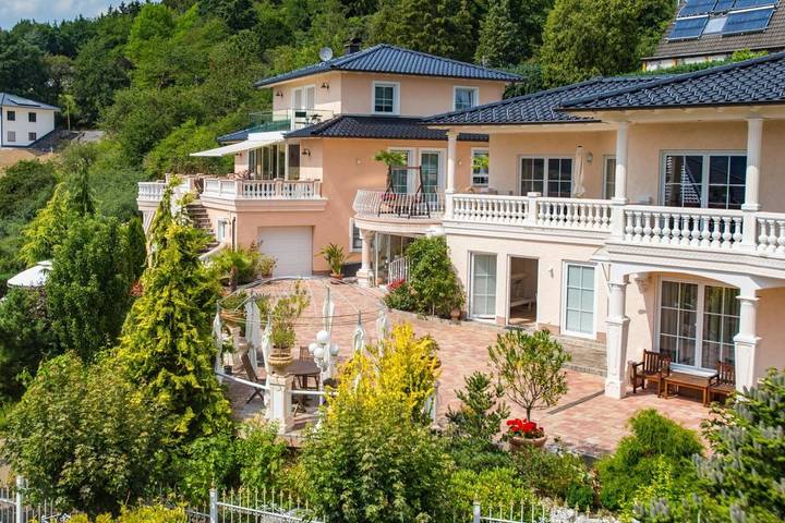 Villa für 7 Personen, mit Ausblick und Garten sowie Seeblick und Sauna in Rheinland-Pfalz - 2