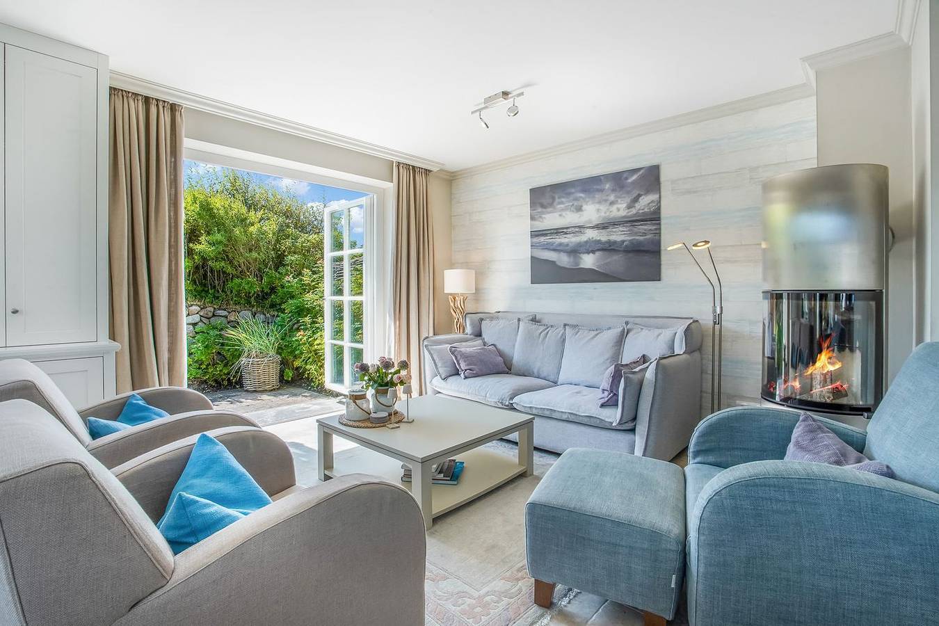 Modernes Ferienhaus mit 3 Schlafzimmern mit Terrasse, Strandkorb und Kamin in Hörnum, Sylt