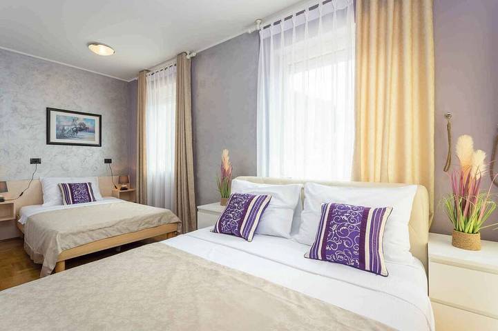 Villa with swimming pool, barbecue terrace and billiards in Pula-Medulin, Pula