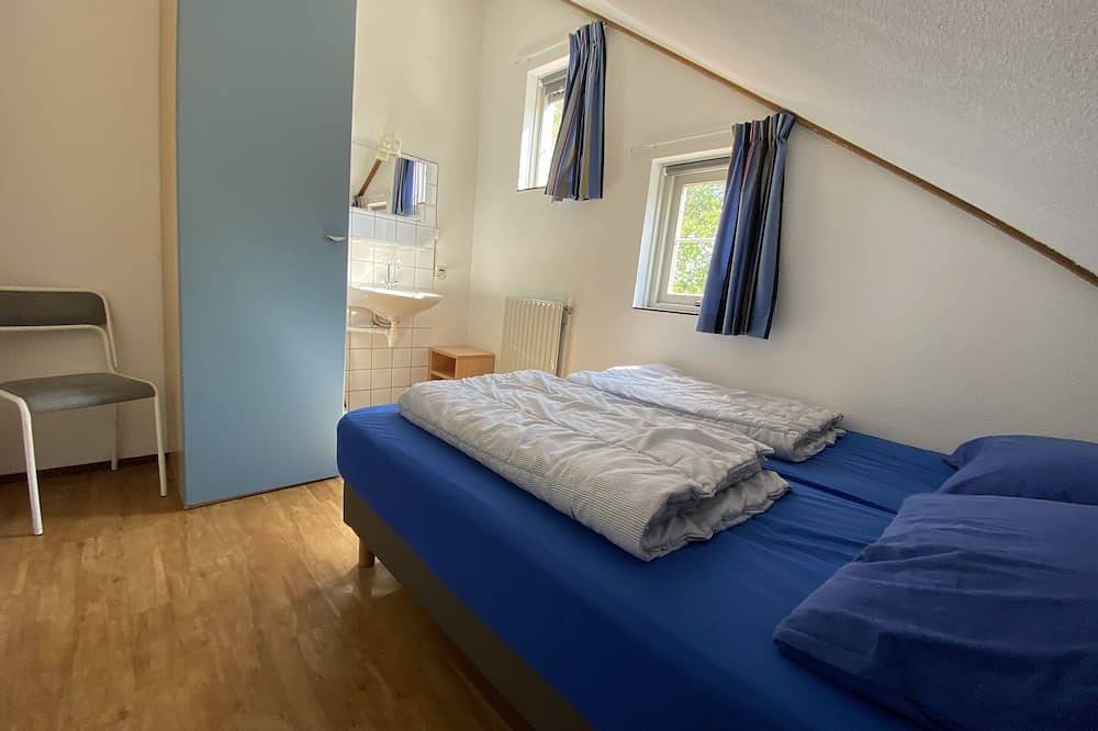 Family bungalow with sauna on the Grevelingenmeer, quiet location, dogs allowed, Wlan in Brouwershaven, Zeeuwse Kust